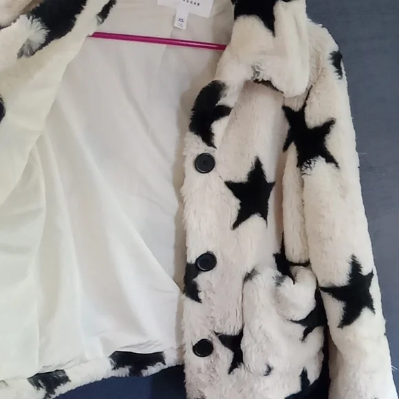 - Euc  Pop Sugar fluffy cropped cream color black stars coat XS - Picture 3 of 7